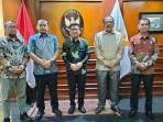 Bupati-Sambas-Satono-didampingi-jajaran2435rewsf.jpg