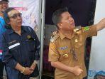 Bupati-Sambas-Satono-memasukan-nomor-token-listrik-di-rumah-warga-yang.jpg