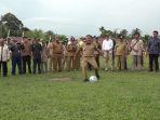 Bupati-Sanggau-Paolus-Hadi-saat-membuka-open-turnamen.jpg