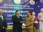 Bupati-Sintang-Gregorius-Herkulanus-Bala-menghadiri-acara-pelepasan-alumni.jpg