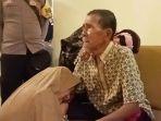 Cerita-Pilu-seorang-lansia-berusia-73-tahun-terpisah.jpg