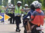 DASAR-Aturan-Polisi-Tilang-Kendaraan-Pajak-Mati-Meski-Pengendara-Lengkap-SIM-dan-STNK.jpg