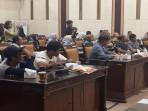 DATANG-KE-DPRD2354ewf.jpg