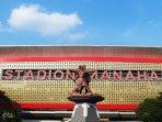 Depan-Stadion-Manahan-Solo.jpg