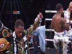 Ekspresi-Lamont-Roach-kiri-saat-berhasil-merampas-sabuk-WBA.jpg