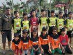 Foto-bersama-SSB-32-Zenit-KBU-vs-Sawunggaling-FC-sesaat-sebelum-bertanding-Selasa-14-Februari-2023.jpg