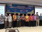 Foto-bersama-Usai-Bedah-Buku-yang-digelar-sdf-sdf-sd.jpg