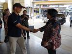 GM-Novotel-Pontianak-Rispugi-Listanto-menyambut-langsung-GM-PLN-UID-Kalba.jpg