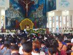 Gereja-Agung-Paroki-Santo-Petrus-dan-Paulus-Sekadau.jpg