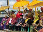 Gubernur-Kalimantan-Barat-Ria-Norsan-saat-menghadiri-Festival-Budaya.jpg