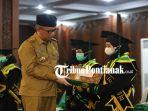Gubernur-Kalimantan-Barat-Sutarmidji-mewisuda-255-23542were.jpg