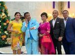 Hotman-Paris-dan-Keluarga-saat-beribadah.jpg