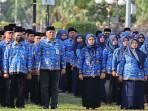 Ilustrasi-sejumlah-ASN-yang-berdiri-saat-upacara-berlangsung.jpg