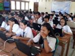 Ilustrasi-siswa-SMP-sedang-simulasi-ujian-nasional.jpg