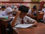 Ilustrasi-siswa-siswi-SD-pada-hari-pertama-masuk-sekolah.jpg