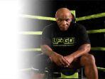 Jake-Paul-Vs-Mike-Tyson-Live-Hasil-Tinju-Dunia-2024-Si-Leher-Beton-58-Tahun-Nyaris-Kanvaskan-Lawan.jpg