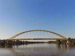 Jembatan-Kuning-Kyai-Mangku-Negeri-di-Ketapang-Kabupaten-ini.jpg