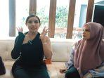 Jidat-Millen-Cyrus-tampak-menonjol-bersama-Aurel-Hermansyah.jpg