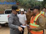 Gubernur Ria Norsan Tinjau Langsung Jalan Rusak Saat Kunjungi Warga Sokan di Kabupaten Melawi