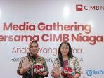 Kalimantan-CIMB-Niaga-Evita-Barliana-kiri-berbincang.jpg