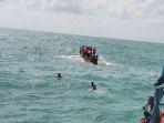 Kapal-Nelayan-Terbalik-di-Laut-Lingga-Begini-Kondisi-15-Awak-Kapal.jpg