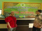 Ketua-KI-Kalbar-M-Darusalam-ketika-melakukan-visitasi-ke-Desa-Sejiram-Kabupaten-Sambas.jpg
