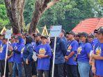 Ketua-RT-saat-hadir-di-acara-Family-Gathering-Capacity-Building-yang-diagendakan-oleh-Pemerintah.jpg