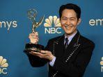 Lee-Jung-jae-pemenang-Aktor-Utama-Luar-Biasa-dalam-Serial-Drama-untuk-Squid-Game.jpg