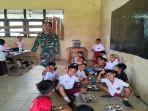 Babinsa Koramil 05/Menyuke Monitoring MBG di SD Negeri 04 Tembawang Bale