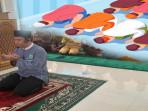 Melaksanakan-Shalat-Secara-Berjemaah.jpg