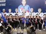 Menteri-ATRBPN-Agus-Harimurti-Yudhoyono-AHY-foto-bersama-taruna-dan-taruni-marching-band.jpg