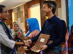 Menteri-Pariwisata-dan-Ekonomi-Kreatif-Menparekraf-Sandiaga-Uno-menyerahkan-langsung.jpg