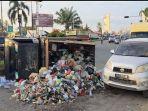 Hindari Sepeda Motor, Mobil Pick Up Pengangkut Sampah Terguling di Simpang 4 Adisucipto