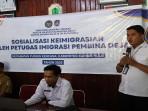 Imigrasi Putussibau Ingatkan Masyarakat Puring Kencana Bahaya TPPO dan TPPM 