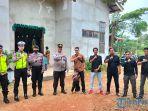 Organisasi-Sahabat-Beramal-Kapuas-Hulu-bersama-Kepolisian-saat-melakukan-pengamanan.jpg