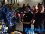 Secara Simbolis, Paolus Hadi Serahkan Bantuan Kegiatan Pekarangan Pangan Bergizi