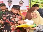 Bupati Sujiwo : Pemkab Kubu Raya Terus Gelar Operasi Pasar