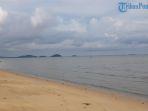 Panorama-Pantai-Pasir-Mayang-di-desa-pampang-harapan-Kecamatan-Sukadana.jpg