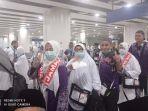 Para-jemaah-haji-Kalbar-kloter-16-saat-berada-3254rew.jpg