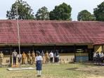 Pelaksanaan-upacara-bendera-oleh-SMPN-6-Jelimpo-Desa-Pawis-Hilir.jpg