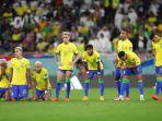 Pemain-Brasil-saat-menunggu-giliran-sepakan-adu-penalti-dengan-Kroasia.jpg