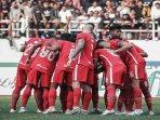 Pemain-Persis-Solo-saat-berdiskusi-dilapangan-Dewa-United-vs-Persis-Solo-pada-Jumat-24-Juni-2022.jpg