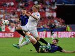Pemain-depan-Sevilla-dari-Denmark-Kasper-Dolberg.jpg