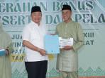 Pemerintah-Kabupaten-Ketapang-memberikan-bonus-penghargaan.jpg