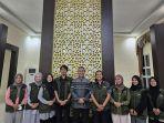 Penjabat-Pj-Bupati-Kayong-Utara-Alfian-saat-menerima-silaturahmi-Pengajar-Muda.jpg