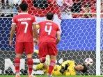 Penjaga-gawang-Indonesia-21-Ernando-Ari-kebobolan-gol-1.jpg