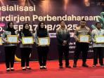 Penyerahan-Piagam-Penghargaan-bagi-Satuan-Kerja-dengan.jpg