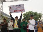 Penyerahan-apresiasi-berupa-uang-pembinaan-sebesar-Rp50-435ewf.jpg