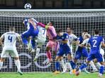 Perebutan-bola-dalam-laga-Persib-Bandung-di-penyisihan-grup-ACL11.jpg