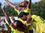 Persewar-Waropen-takluk-2-1-atas-Persipal-BU.jpg